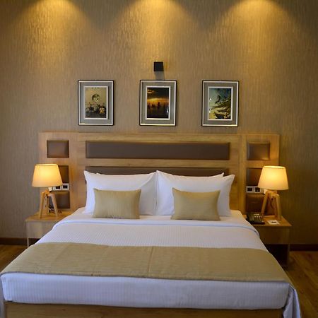 Belmont Boutique Hotel - Free Airport Shuttle Service Negombo Ruang foto